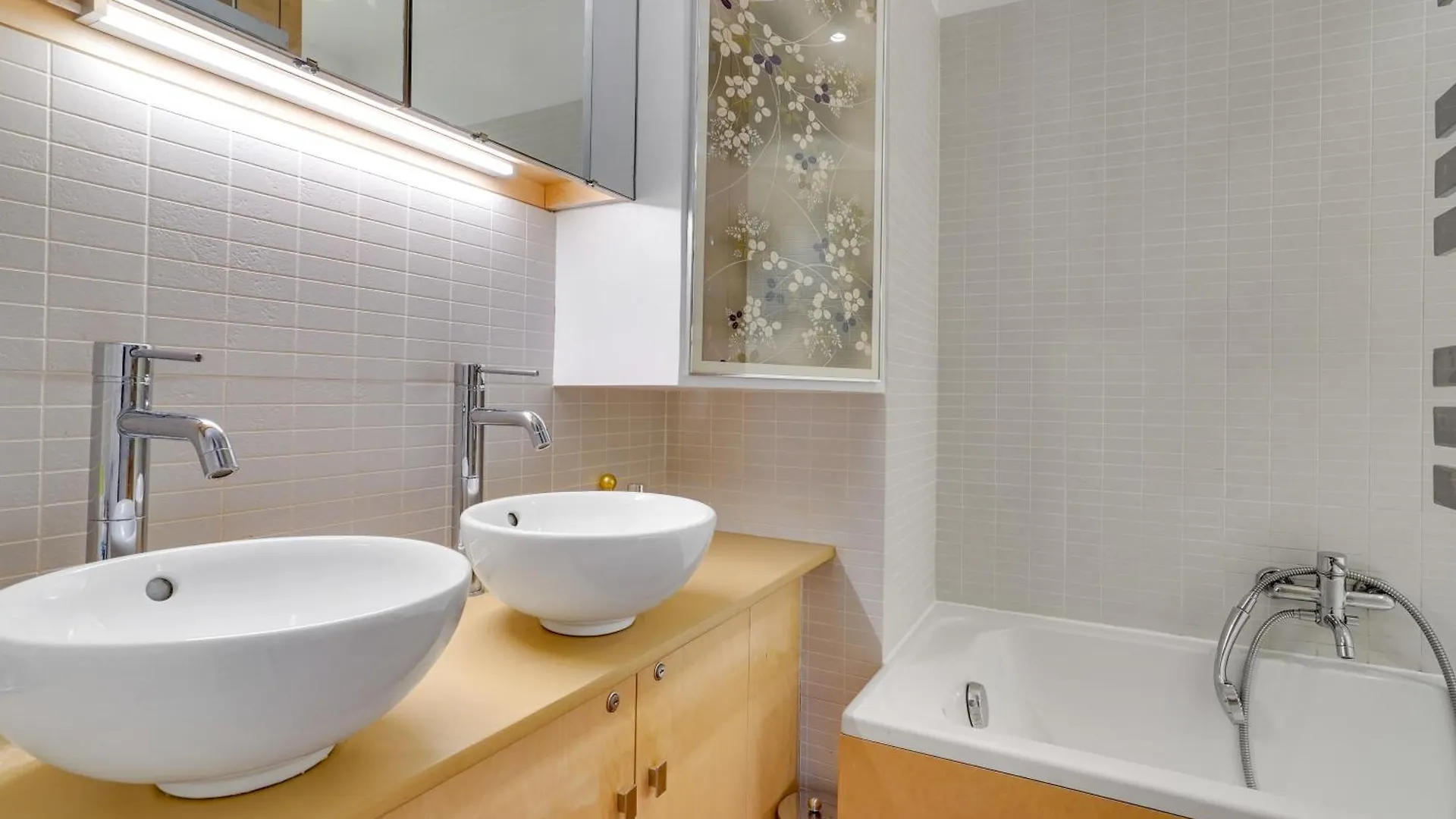 Bastille Apt Design With Ac Terrace 5 People By Weekome Paris